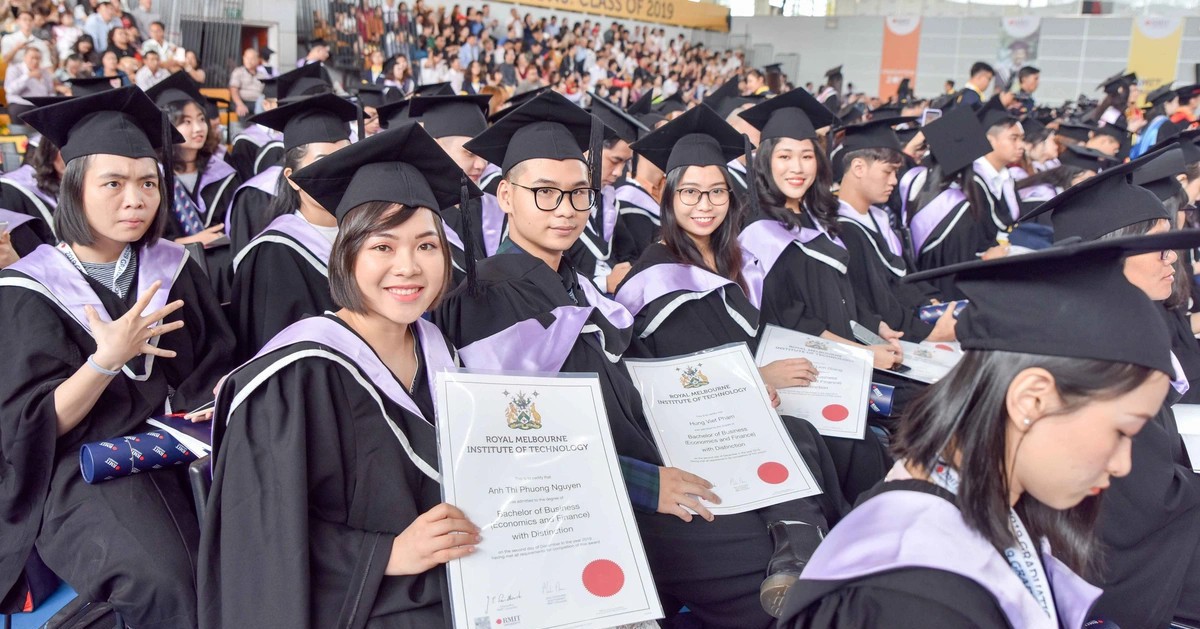 Xôn xao câu chuyện gia đình đầu tư 1 tỷ cho học RMIT, 100 triệu thi CFA nhưng “đổ sông đổ bể”, 24 tuổi chọn làm lại từ đầu