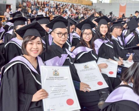 Xôn xao câu chuyện gia đình đầu tư 1 tỷ cho học RMIT, 100 triệu thi CFA nhưng “đổ sông đổ bể”, 24 tuổi chọn làm lại từ đầu