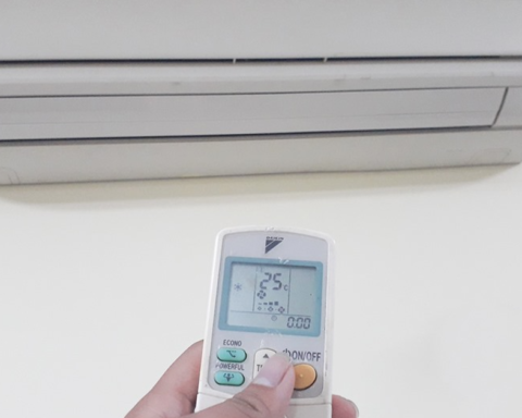Bật điều hoà nên đóng hay mở cửa sổ? Trả lời sai bạn mất cả triệu tiền điện
