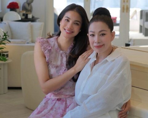 Hé lộ tổ ấm sang trọng của Phạm Hương khi đón bạn thân đến thăm