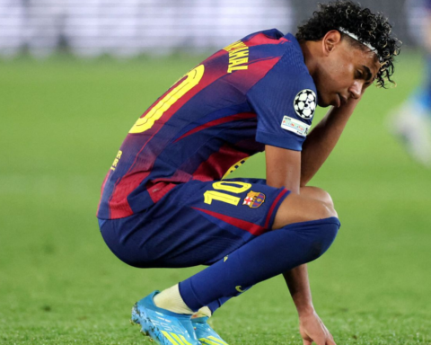 Lamine Yamal lập kỷ lục vô tiền khoáng hậu nhưng vẫn suy sụp khi Barca cay đắng rời Champions League