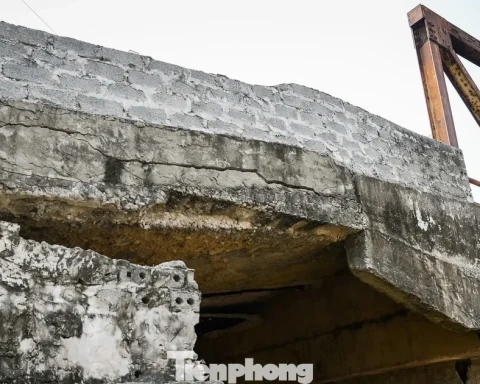 Hai cây cầu ‘chờ sập’ ở Ninh Bình