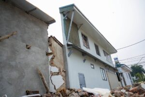 Cận cảnh loạt nhà siêu mỏng, siêu méo trên tuyến đường 500m ở Hà Nội