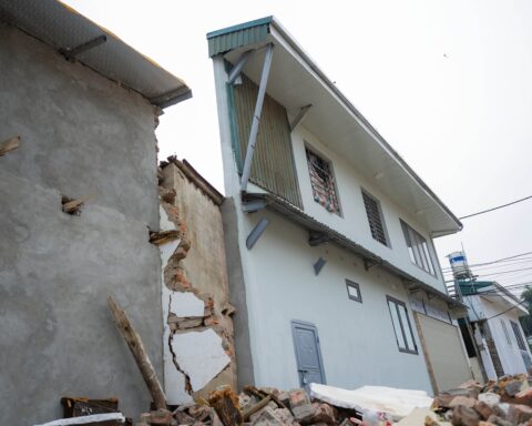 Cận cảnh loạt nhà siêu mỏng, siêu méo trên tuyến đường 500m ở Hà Nội