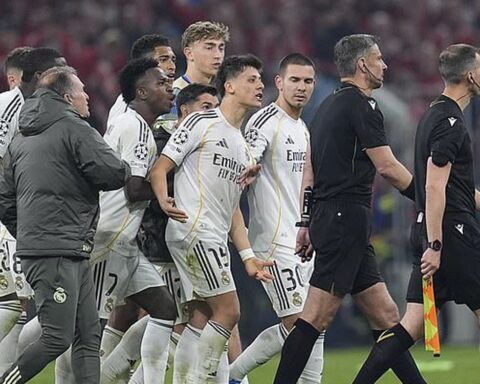 Trận tứ kết Champions League vs Bayern căng thẳng thế nào mà dàn sao Real Madrid giận dữ đòi “ăn thua” với trọng tài?