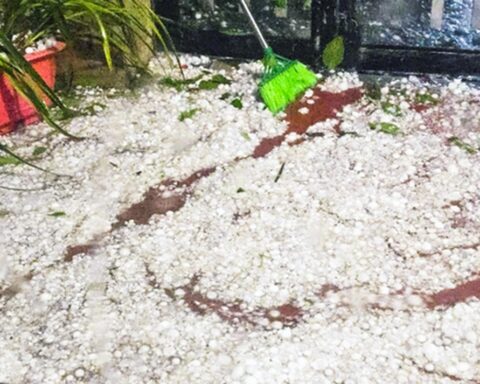 Chiều tối nay nhiều nơi đón mưa dông, nguy cơ lốc sét kèm mưa đá