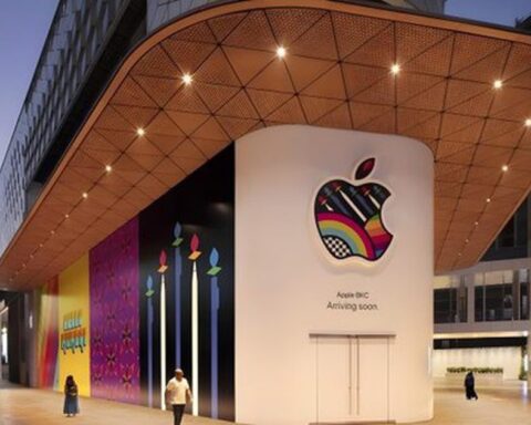 Apple gom sạch chip nhớ khiến Microsoft phải tăng giá Surface