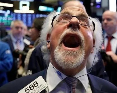 Một cổ phiếu ngân hàng bất ngờ được tự doanh CTCK “gom” đột biến trong phiên 16/4