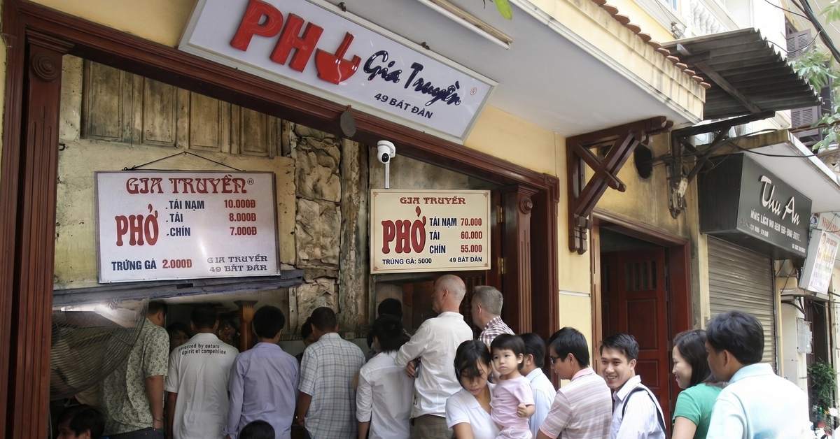 Phở Bát Đàn tăng giá chóng mặt sau 20 năm, chỉ có quả trứng là còn nương tay với ví tiền của thực khách