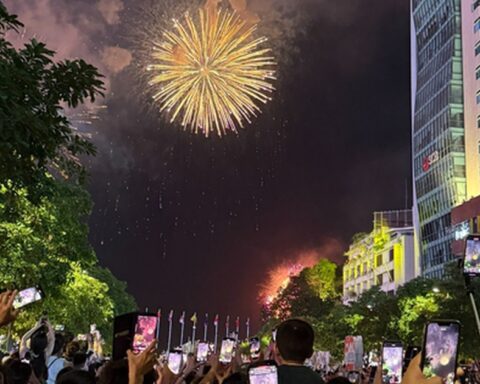 Doanh nghiệp nào tham gia tài trợ bắn pháo hoa dịp lễ 30-4 tại TPHCM?