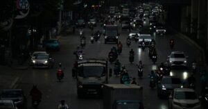 Cảnh tượng hiếm thấy ở Hà Nội lúc 9h sáng