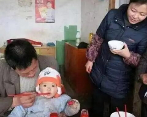 Bé 5 tháng tuổi suy gan sau bữa tiệc gia đình: Bác sĩ lo ngại vì “tình thương thiếu hiểu biết” của ông nội