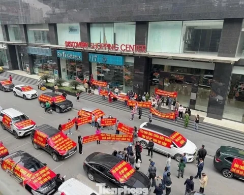 Nhiều khu chung cư Hà Nội đỏ mắt chờ ‘sổ hồng’