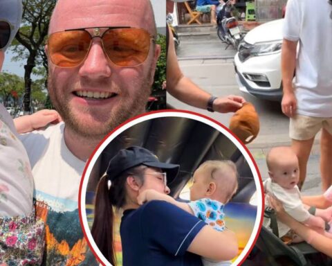 Khách Tây giữ kẽ suốt 9 tháng để rồi vỡ òa trước tình yêu thương trẻ con của người Việt