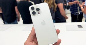 iPhone 15 “đập hộp” giảm giá chưa từng có