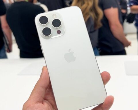 iPhone 15 “đập hộp” giảm giá chưa từng có