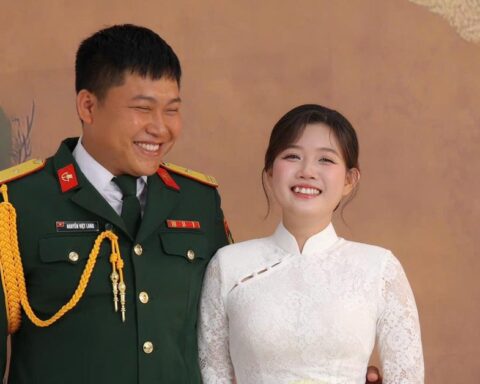 Vợ mũi trưởng Long lộ diện, nhan sắc ra sao mà dân tình nói: “Ấm lòng chiến sĩ rồi”