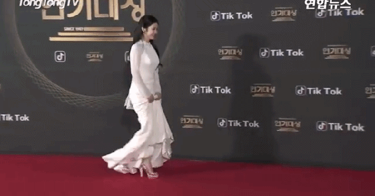 Showbiz có mỹ nhân là ngoại lệ của tuổi tác, vì một câu nói mà bị cấm sóng