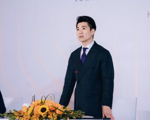 Nhan sắc tổng tài “vạn người mê” của Chủ tịch công ty chứng khoán tại đại hội cổ đông 2026: Nghìn tỷ nhưng không lạnh lùng!