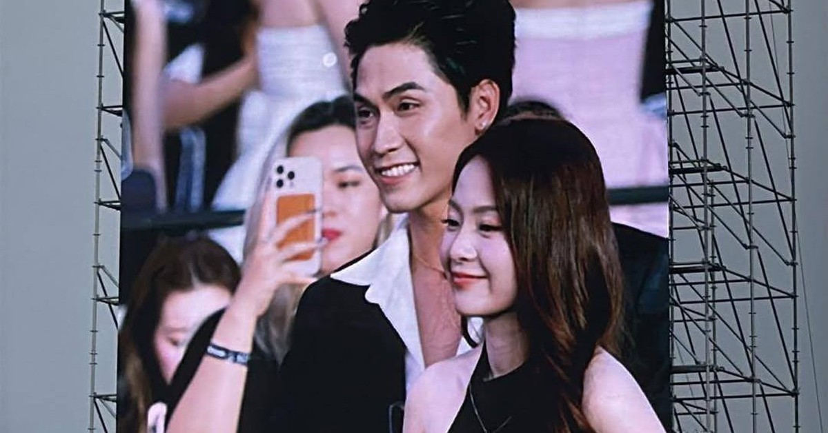 Cặp đôi Vì Mẹ Anh Phán Chia Tay dắt nhau đi concert