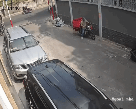 Clip: Nam shipper đi giao đơn, bị trộm luôn xe máy kèm cả giỏ hàng trong hẻm TP.HCM