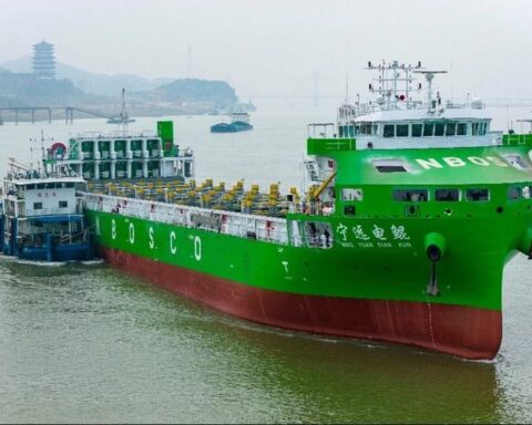 Trung Quốc vừa tạo nên kỳ tích 10.000 tấn trên biển, lớn nhất thế giới