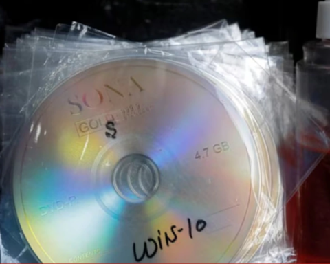 Lãnh đạo Microsoft: AI cũng sẽ phải mua bản quyền phần mềm như con người