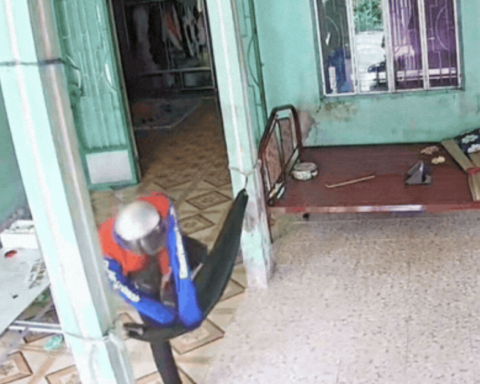 Shipper vào nhà xin nằm ngả lưng giữa trưa, chủ nhà niềm nở nhưng trích xuất camera đăng lên mạng