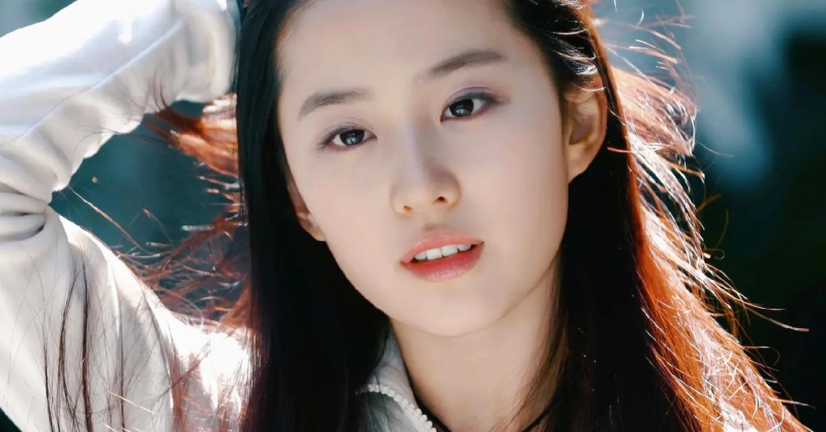Nhìn Lưu Diệc Phi 25 năm trước đúng là visual vắt ra nước