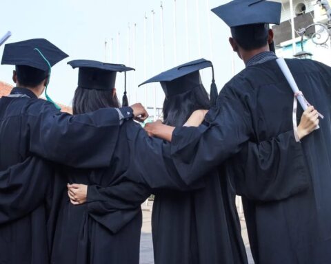 Chuyện gì đây: AI cướp việc làm, cử nhân Mỹ ồ ạt quay lại giảng đường để học tiếp