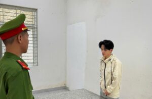 Thi hành lệnh bắt tạm giam ‘cô đồng’ Nguyễn Đức Quyền SN 2001