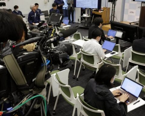 NÓNG: Động đất 7,4 độ rung chuyển Nhật Bản, cảnh báo sóng thần cao 3m