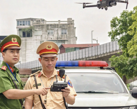 CSGT bay flycam, camera AI bắt lỗi loạt tài xế dừng đỗ xe sai quy định