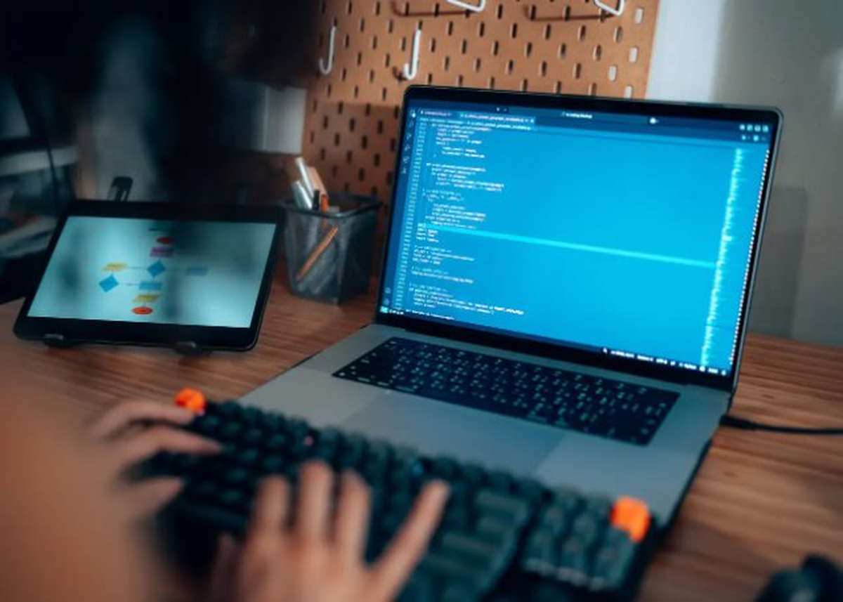 Kỹ sư công nghệ có phải “nạn nhân đầu tiên” của AI? 3 bài học sống còn trong kỷ nguyên mới