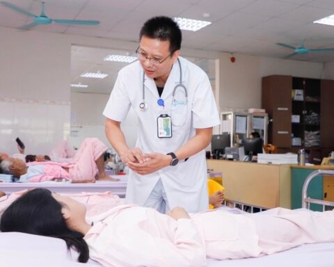 Suy thận giai đoạn nặng ở tuổi 19 vì thói quen tự dùng thuốc