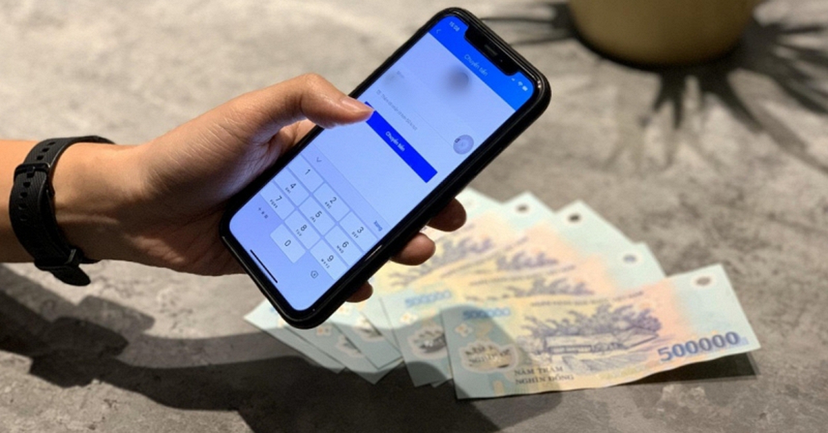 Hơn 1.300 người ở TP.HCM đồng loạt có thêm 5.000.000 đồng trong tài khoản, cơ quan chức năng thông báo: Có 1 đặc điểm chung