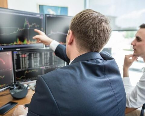 Phiên 21/4: Khối ngoại tiếp đà bán ròng, ngược chiều tung hàng trăm tỷ gom “cổ phiếu quốc dân”