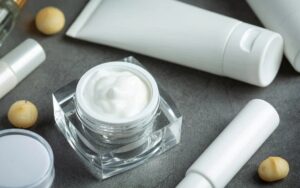 Nóng: Thu hồi, buộc tiêu hủy 107 lô kem trị mụn, trắng da chứa chất cấm