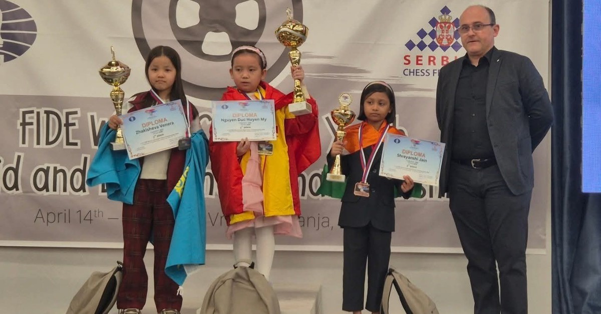 Đỉnh miễn bàn: Bé gái 8 tuổi giành HCV cờ vua thế giới về cho Việt Nam