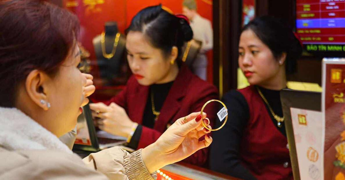 Giá vàng hôm nay 22/4: Lao dốc không phanh, giảm hơn 100 USD/ounce