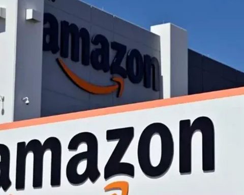 Amazon tăng tốc trong “canh bạc AI”