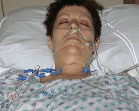 Người phụ nữ 36 tuổi chỉ còn sống được 15 tháng vì hồi nhỏ thích mặc áo của bố