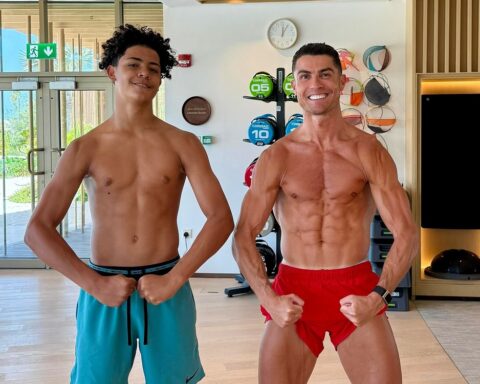 Ronaldo và con trai sắp đá chung một CLB, kỷ lục chưa từng có trong lịch sử bóng đá