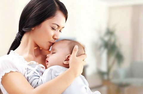 Trẻ chậm tăng cân phải làm sao?