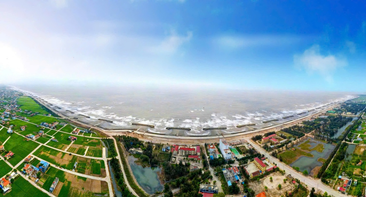 Bãi biển Ninh Bình ‘hồi sinh’ sau dự án 500 tỷ, đón những du khách đầu tiên