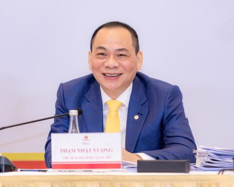 Cổ đông hỏi đường về xăng, tỷ phú Phạm Nhật Vượng khẳng định: “VinFast sẽ mãi mãi là hãng xe điện”