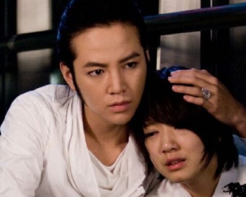 Nam thần châu Á cãi nhau to với bạn gái suốt 2 tiếng vì gái lạ, bị người yêu mắng: “Anh đúng là hết thuốc chữa”