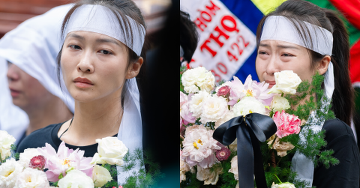 Khả Ngân gục đầu, bật khóc nức nở trong lễ tiễn đưa bà ngoại về nơi an nghỉ cuối cùng