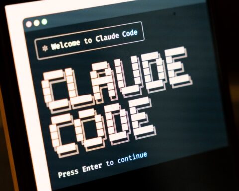 Công ty startup “sa thải” AI, thuê hẳn 2 lập trình viên để trả lương cho rẻ