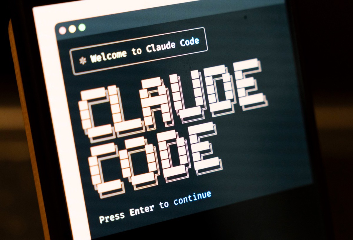 Công ty startup “sa thải” AI, thuê hẳn 2 lập trình viên để trả lương cho rẻ